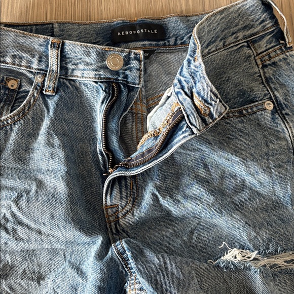 Aeropostale Women’s High Rise Baggy Distressed Jeans Size 6 Light Wash - Picture 4 of 10